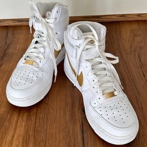 NIKE Air Force 1 High